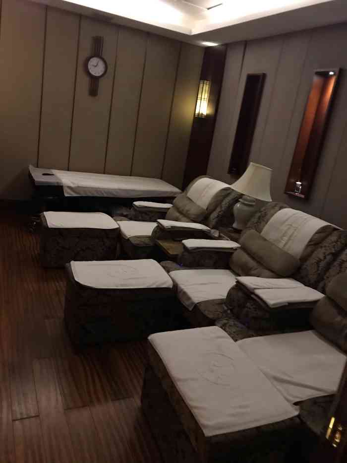 梧桐苑(石门二路店)-"春节期间去的 按摩技师少可以理解啦 等了.