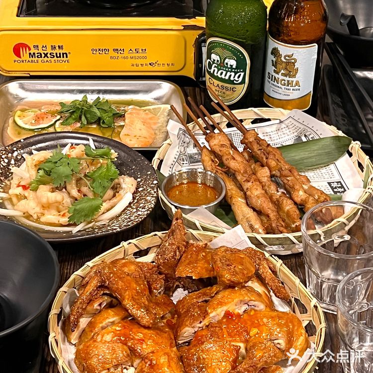 远景路不只有韩料‼️还有泰式🇹🇭小排档 边看港片边吃饭太有感觉了