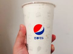 可乐-华莱士·全鸡汉堡(光华路店)