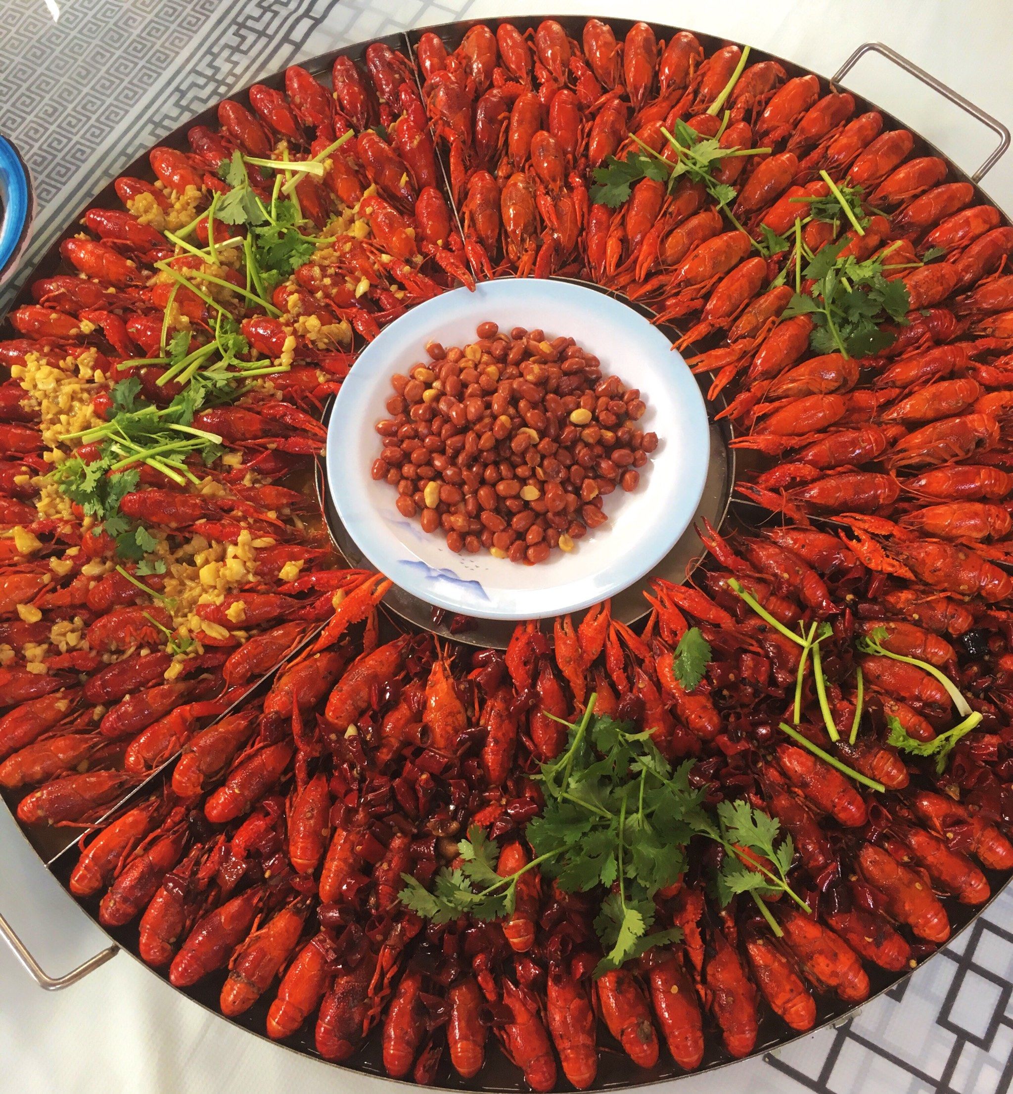 大妞烧烤东北菜的龙虾大拼盘,也太哇塞了吧