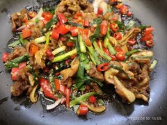 -阿瓦山寨·湘菜现炒·剁椒鱼头王(咸阳总店)