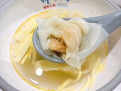 鲜肉小馄饨-馋三尺蟹粉小笼(人民广场店)