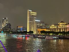 -黄浦江游览十六铺3号码头网红自助餐