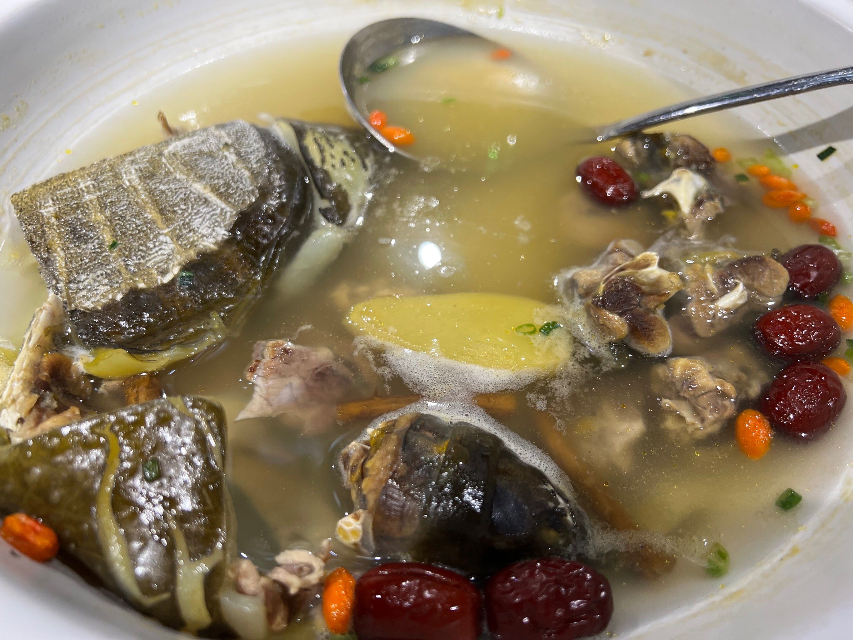他家的水煮鱼一定要来尝一尝,真的惊艳味蕾,而且油也清亮,甲鱼肉特嫩