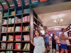 -钟书阁(松江泰晤士小镇店)