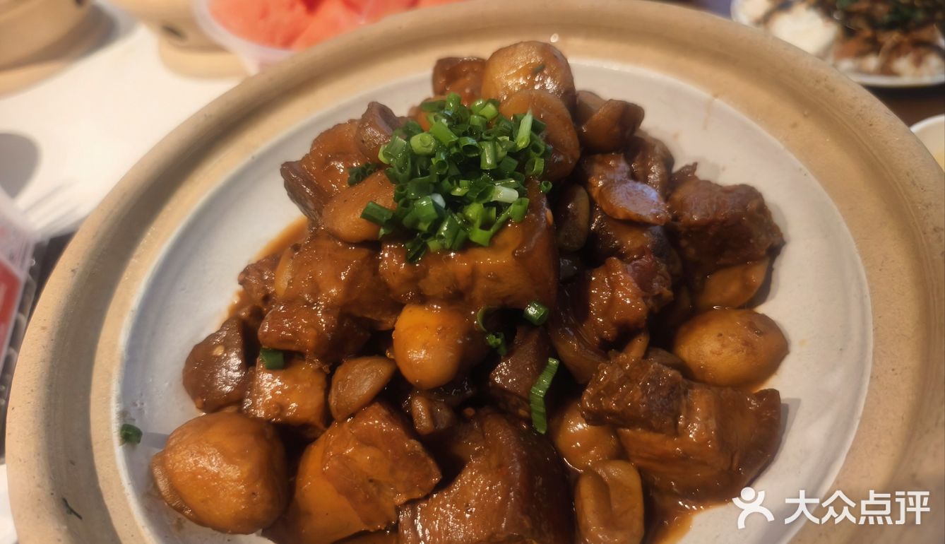 三个人四道菜，共消费150元左右。正宗好吃还不贵！