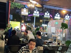大堂-何师烧烤Pro ·江湖川菜·小龙虾·精酿(太古里旗舰店)