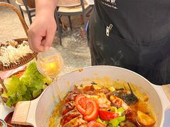 -刘姐啤酒鱼民族演艺餐厅(西街总店)