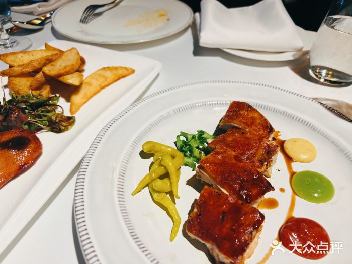ELROJO红·西班牙餐厅(中骏世界城店)烤乳猪图片