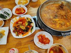 -喇喇排骨火锅·传统韩式脊骨汤(望京西园总店)