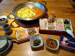 -野山舂·贵州现舂酸汤火锅(鸿通城店)