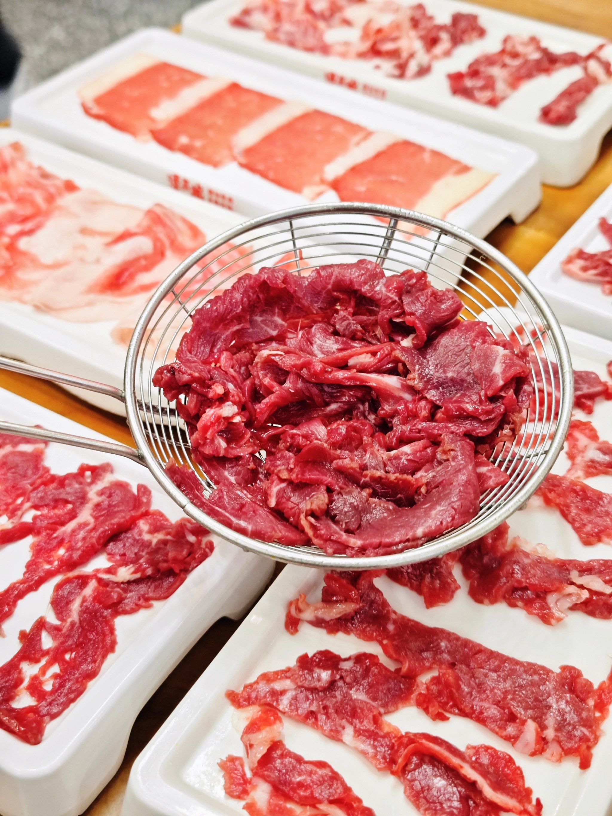 深圳首店09现切现卖自助牛肉火锅它来啦~!