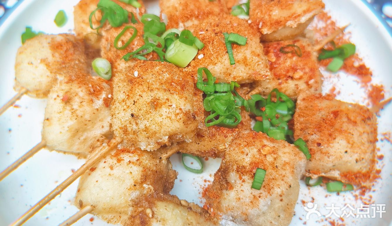 夏季的烤串与冰啤酒更配哟[调皮]