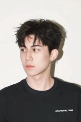 -一家只做男发烫染的店