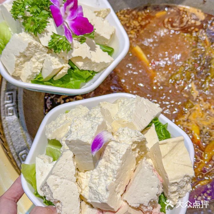 周年庆!兄弟开车过来为了吃这一口活鱼火锅~