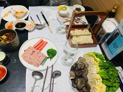 -红鼎豆捞·非遗鲍皇汤火锅(宝丰路店)