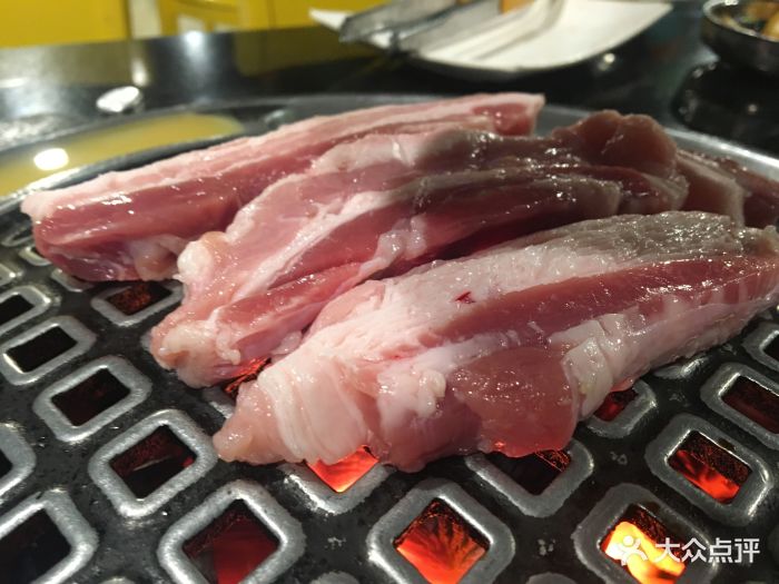 小萌猪木炭烤肉(利群店)五花肉图片