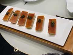 鱼子酱配脆皮烤乳猪-广州文华东方酒店·江-由辉师傅主理