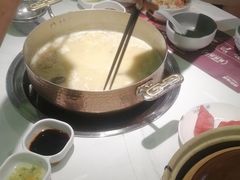 -洪氏嗨捞·广东猪肚鸡·椰子鸡火锅(西咸万象城店)