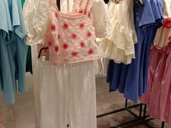 -URBAN REVIVO(上海中庚漫游城店)