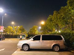 -奕欧来上海购物村停车场