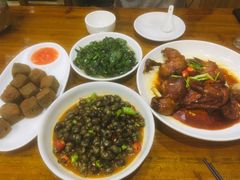 稻草鸡-芦茨金富饭庄·25年老字号·专做稻草鸡