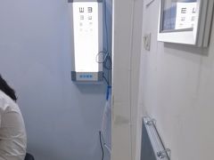 -上海大学附属上海和平眼科医院