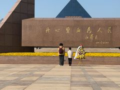 -龙华烈士纪念馆-停车场