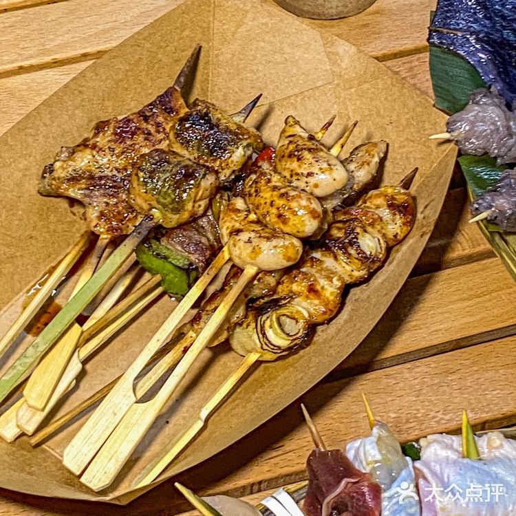 羡慕暨大的学生[流泪]学校后门的地摊烧鸟便宜又好吃！