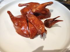 玻璃皮润烧乳鸽-北京厨房(西安SKP店)