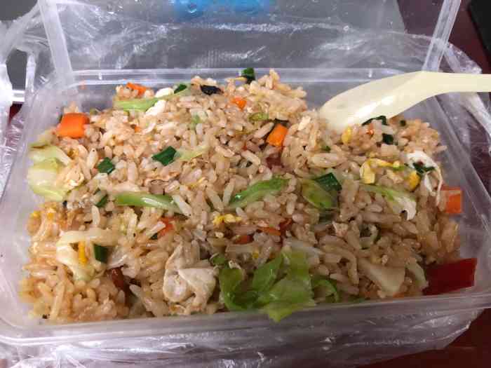 外卖吃到一半吃到蟑螂,太恶心了