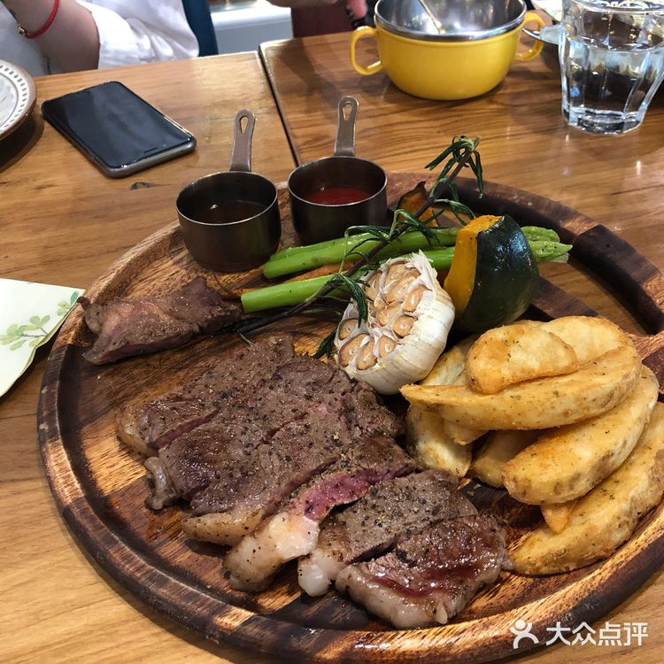 和小姑娘约，她说想吃肉！