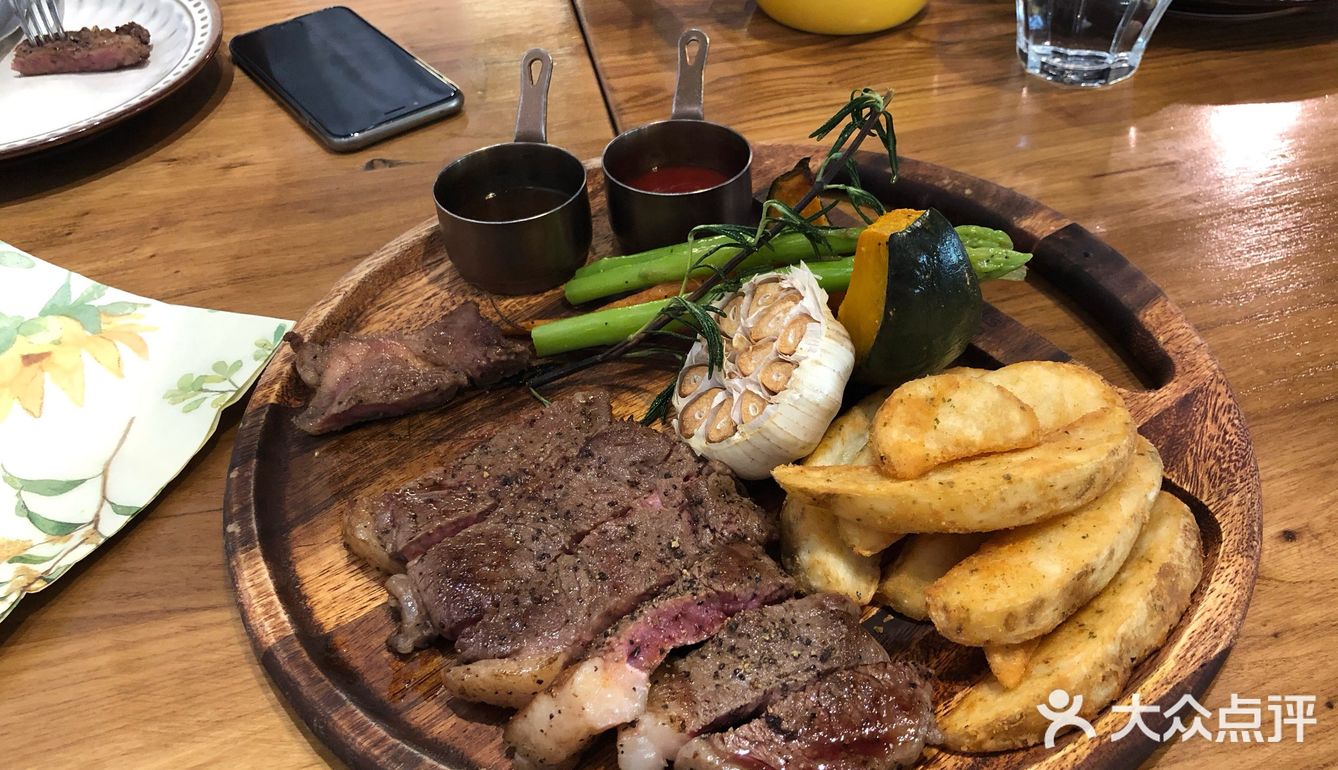 和小姑娘约，她说想吃肉！