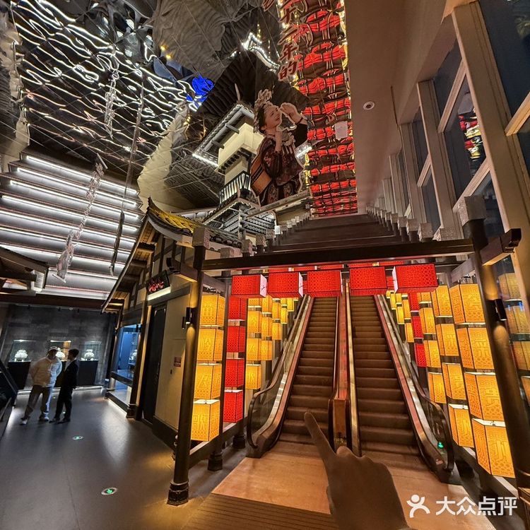 贵阳海豚广场的苗寨酸汤鱼夜景美到尖叫!