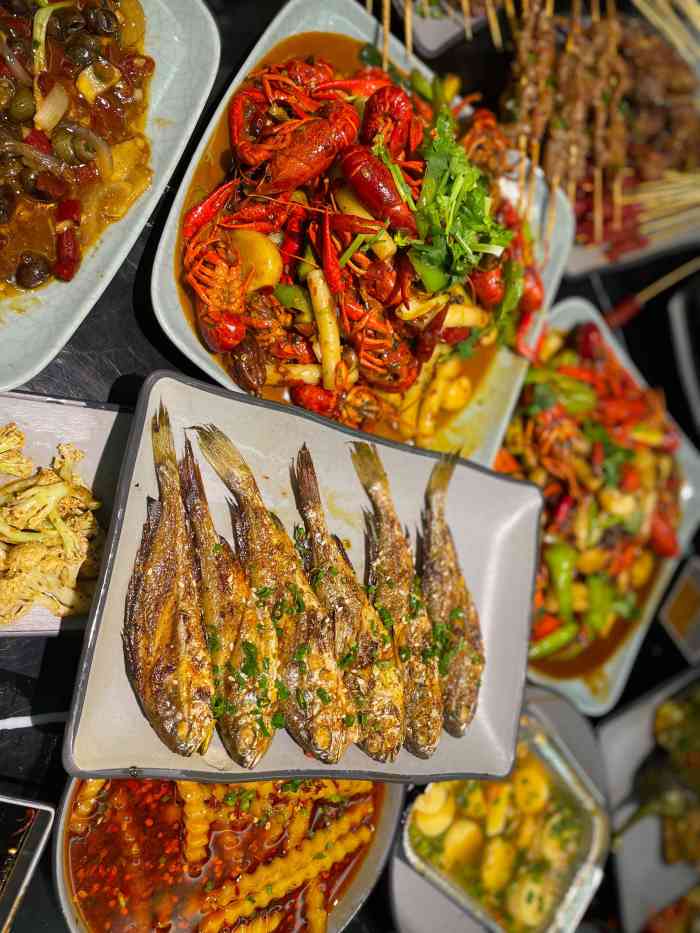 小站海鲜烧烤bbq-"新城一家新开的烧烤营业到凌晨我们到的时.