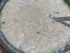 -何妹湿辣牛肉·粤式烧烤砂煲(桂雅路店)