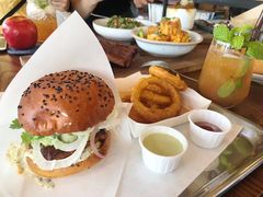 -ROAST coffee & eatery