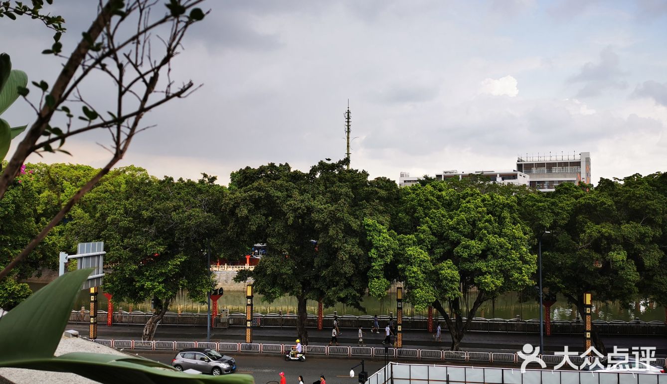 环境：岭南特色建筑，国粹粤剧经典装饰，户外绿化还行