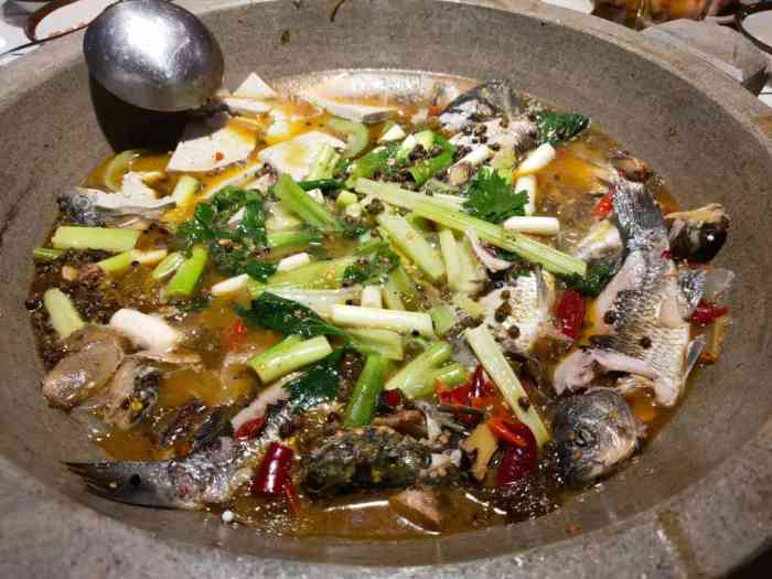 食寨年代石锅鲫鱼(花卉园店)