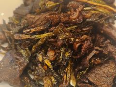 干辣椒炒牛肉-英兰朝族饭店·英兰锅包肉(佳园路店)