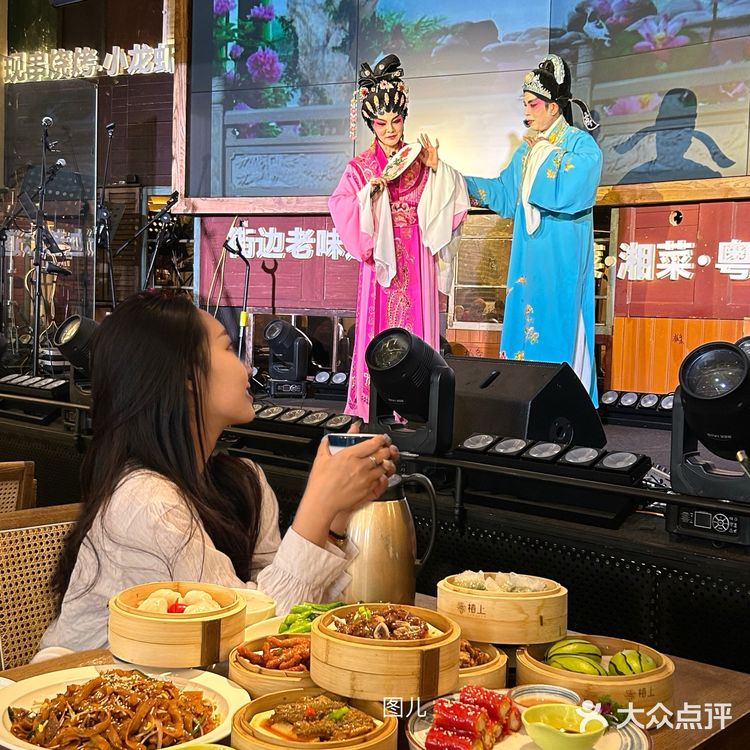 在南宁我会反复去的茶餐厅！顺便听个粤剧