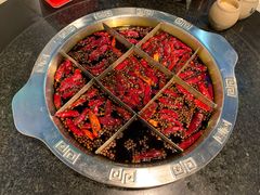 洞亭秘制牛油锅底-洞亭火锅(防空洞总店)