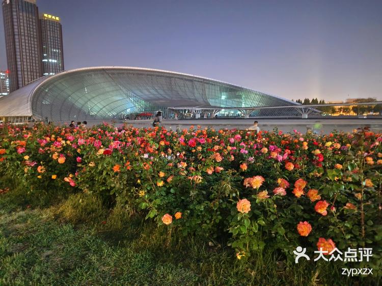 天津银河广场的夜景