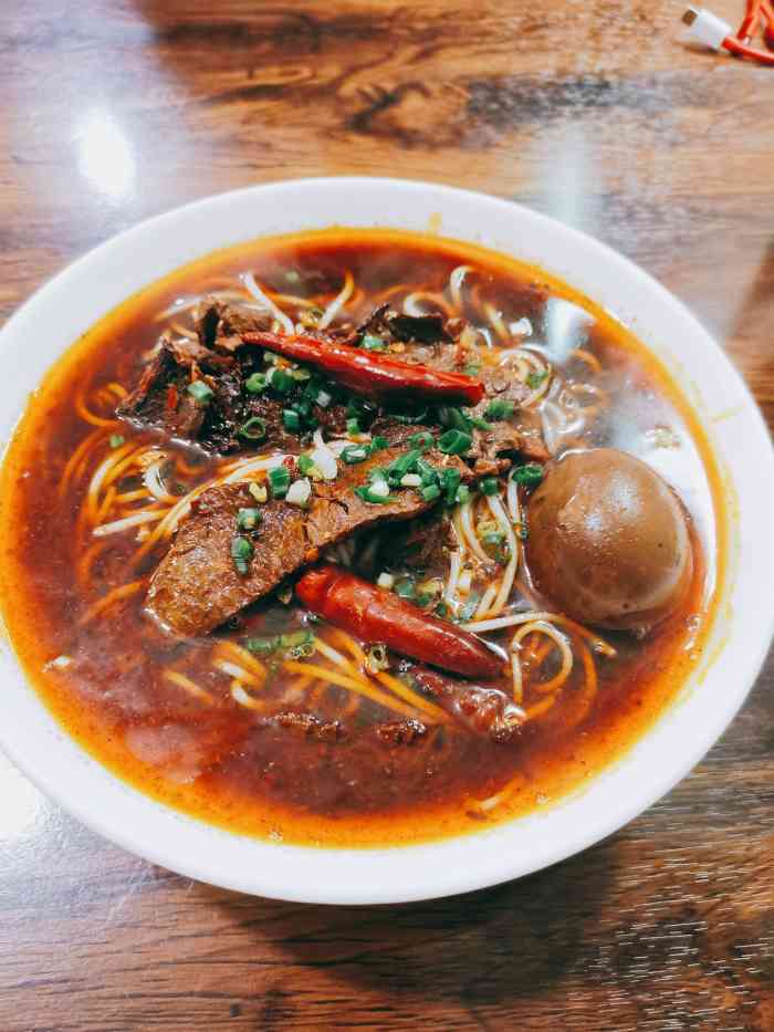 曾氏鸭肉粉馆(舞阳店)-"这是曾氏环境稍稍较好的店,配莱教丰富,加.