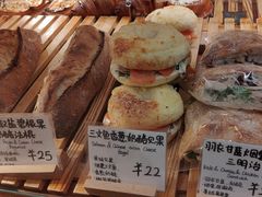 -天井·丑面包搭咖啡
