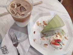 抹茶渐变慕斯-彳亍咖啡·这里(水湾路店)