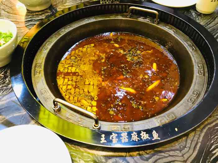 匠岳·王宝器麻椒鱼(晋阳街店)-"底料是现炒的,所以阿姨刚开始一直在