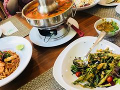 -Chom Cafe and Restaurant