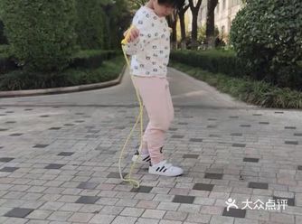 跳绳可以让小朋友变得更开朗。