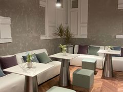 卡座-潮一不贰·法式甜品·生日蛋糕·西式简餐(外滩店)